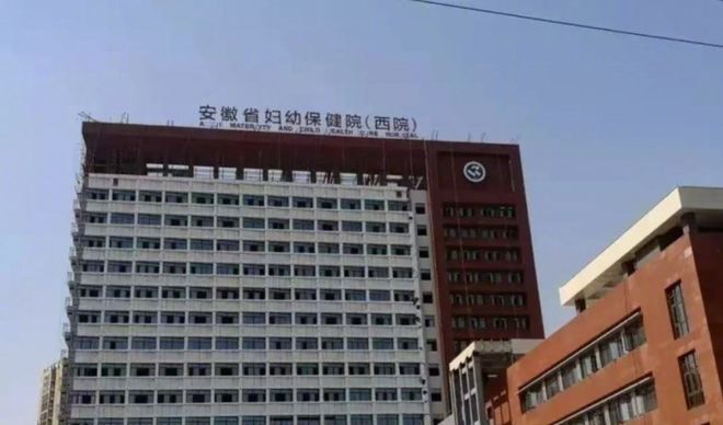 安徽27天新生兒住院治療黃疸期間去世家長：監(jiān)控顯示孩子臉朝下被悶掙扎10分鐘沒了動靜半小時后才被發(fā)現(xiàn)(圖2)